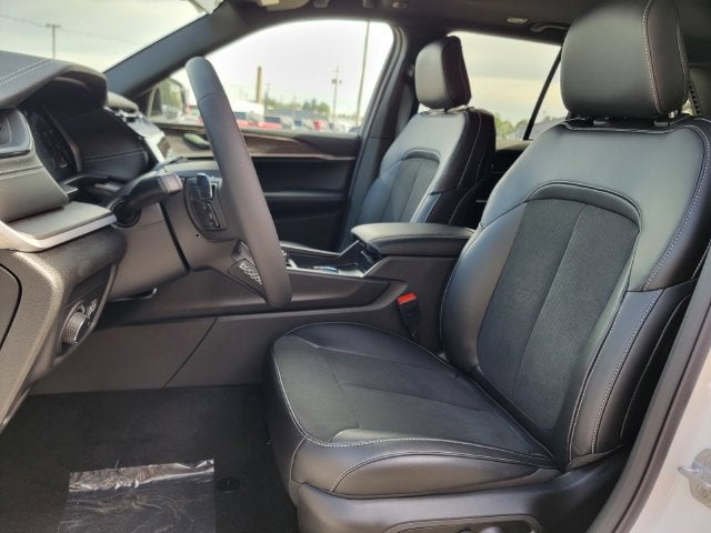 2027 Jeep Grand Cherokee GRAND CHEROKEE LAREDO ALTITUDE 4X4