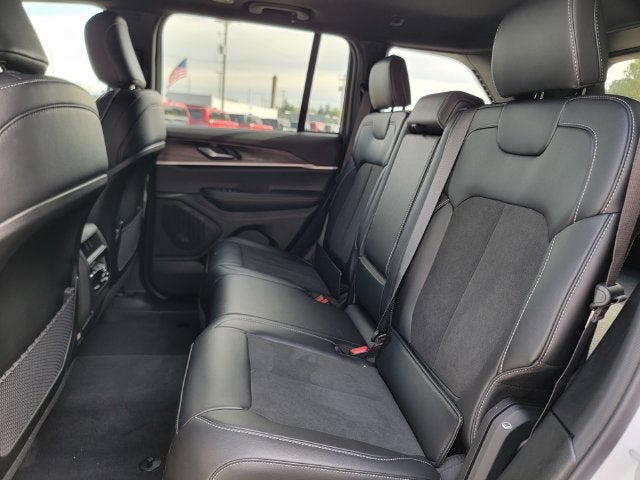 2027 Jeep Grand Cherokee GRAND CHEROKEE LAREDO ALTITUDE 4X4