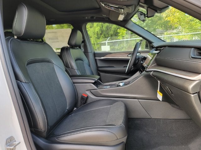 2027 Jeep Grand Cherokee GRAND CHEROKEE LAREDO ALTITUDE 4X4