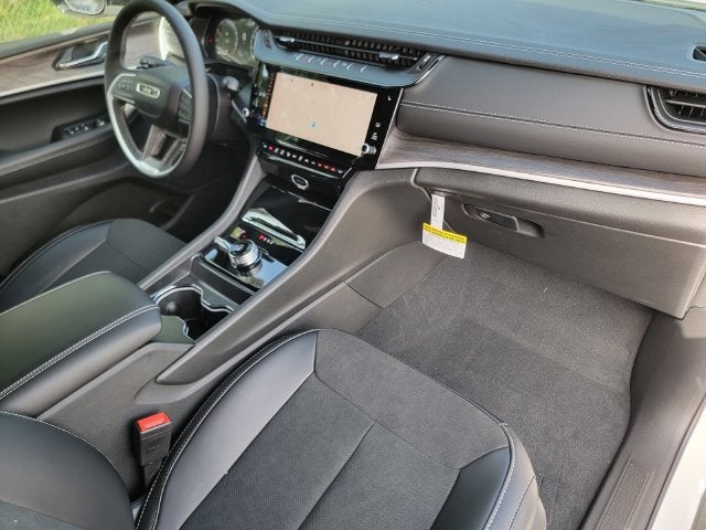 2027 Jeep Grand Cherokee GRAND CHEROKEE LAREDO ALTITUDE 4X4