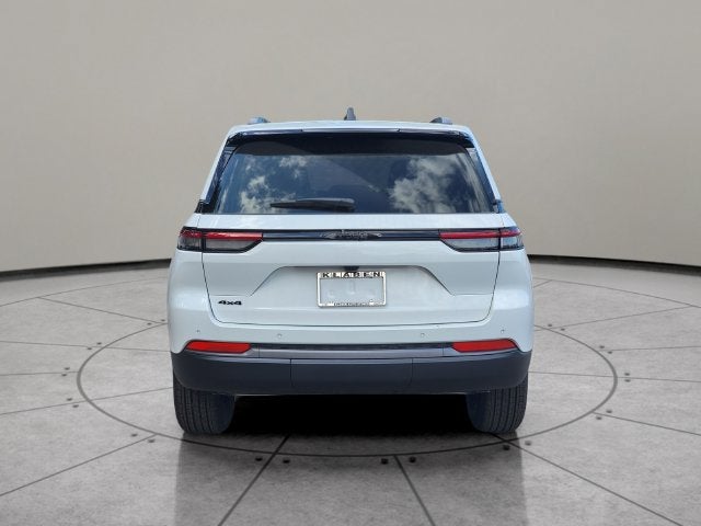 2027 Jeep Grand Cherokee GRAND CHEROKEE LAREDO ALTITUDE 4X4