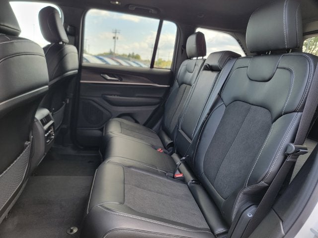 2027 Jeep Grand Cherokee GRAND CHEROKEE LAREDO ALTITUDE 4X4