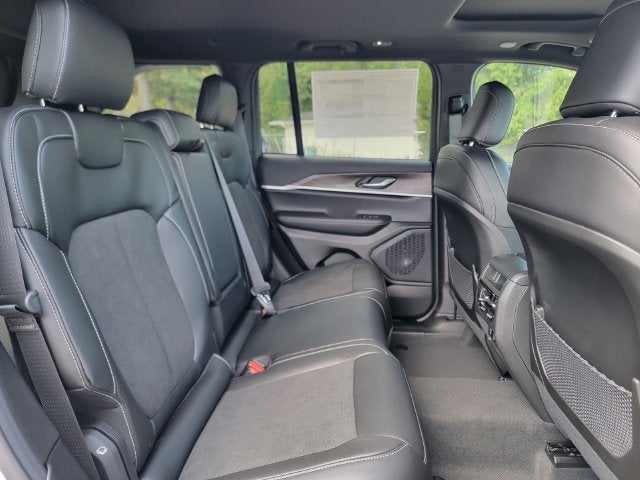 2027 Jeep Grand Cherokee GRAND CHEROKEE LAREDO ALTITUDE 4X4
