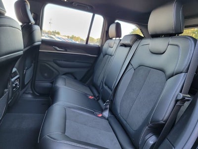 2027 Jeep Grand Cherokee GRAND CHEROKEE LAREDO ALTITUDE 4X4