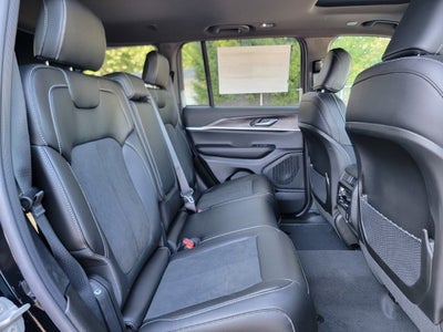2027 Jeep Grand Cherokee GRAND CHEROKEE LAREDO ALTITUDE 4X4