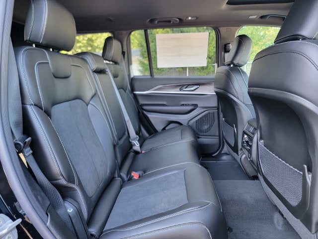 2027 Jeep Grand Cherokee GRAND CHEROKEE LAREDO ALTITUDE 4X4