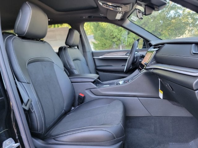 2027 Jeep Grand Cherokee GRAND CHEROKEE LAREDO ALTITUDE 4X4