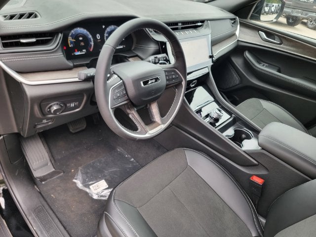2027 Jeep Grand Cherokee GRAND CHEROKEE LAREDO ALTITUDE 4X4