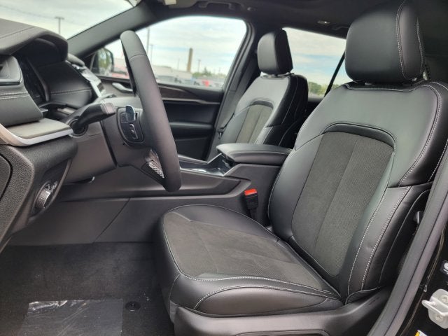 2027 Jeep Grand Cherokee GRAND CHEROKEE LAREDO ALTITUDE 4X4
