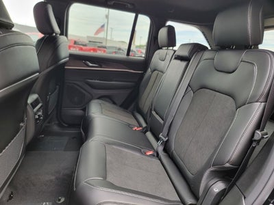 2027 Jeep Grand Cherokee GRAND CHEROKEE LAREDO ALTITUDE 4X4