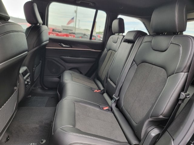 2027 Jeep Grand Cherokee GRAND CHEROKEE LAREDO ALTITUDE 4X4