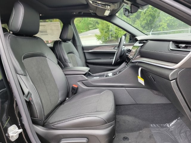 2027 Jeep Grand Cherokee GRAND CHEROKEE LAREDO ALTITUDE 4X4