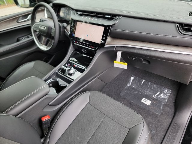 2027 Jeep Grand Cherokee GRAND CHEROKEE LAREDO ALTITUDE 4X4