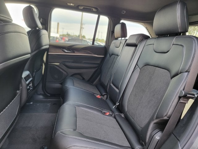 2027 Jeep Grand Cherokee GRAND CHEROKEE LAREDO ALTITUDE 4X4