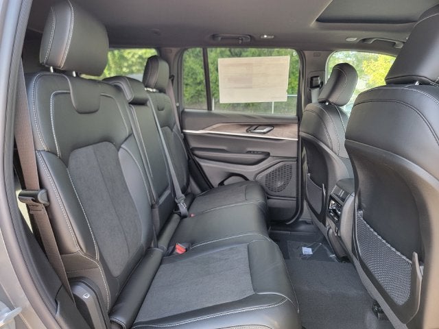 2027 Jeep Grand Cherokee GRAND CHEROKEE LAREDO ALTITUDE 4X4