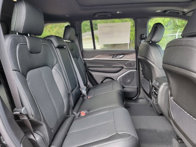 2027 Jeep Grand Cherokee GRAND CHEROKEE LIMITED RESERVE 4X4