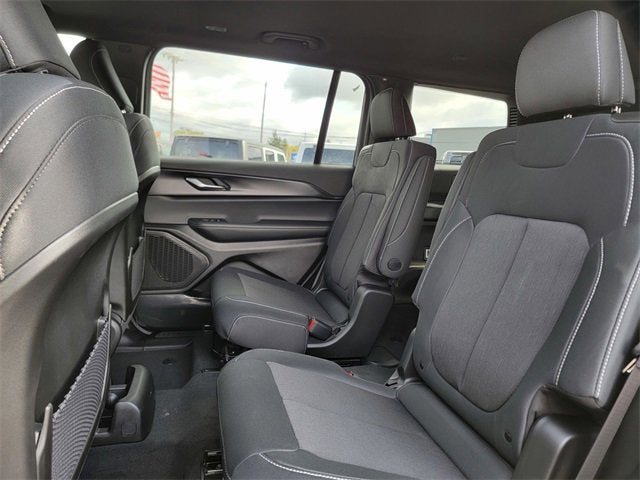 2025 Jeep Grand Cherokee GRAND CHEROKEE L LAREDO X 4X4