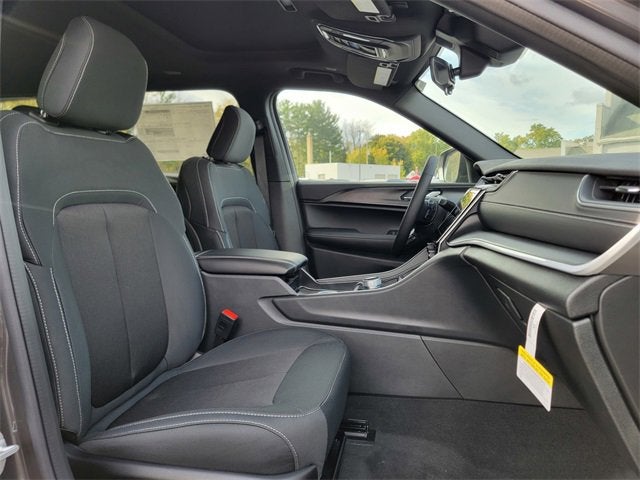 2025 Jeep Grand Cherokee GRAND CHEROKEE L LAREDO X 4X4