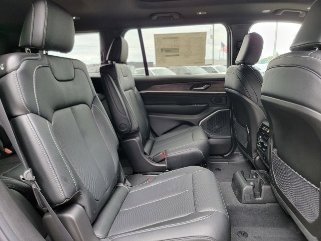 2027 Jeep Grand Cherokee GRAND CHEROKEE L LIMITED RESERVE 4X4