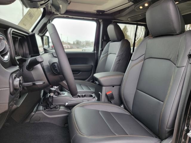 2026 Jeep Gladiator GLADIATOR SAHARA 4X4