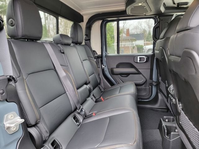 2026 Jeep Gladiator GLADIATOR SAHARA 4X4