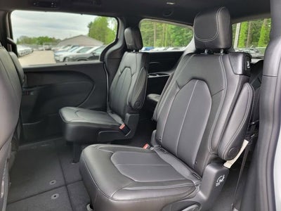 2027 Chrysler Pacifica PACIFICA SELECT