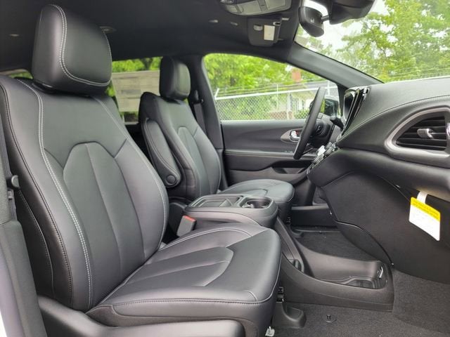 2027 Chrysler Pacifica PACIFICA SELECT