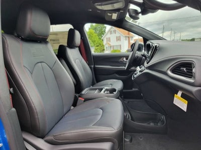 2027 Chrysler Pacifica PACIFICA SELECT
