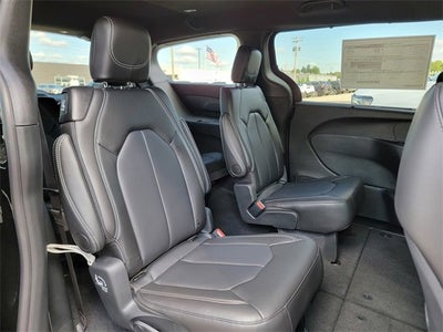 2026 Chrysler Pacifica PACIFICA SELECT AWD