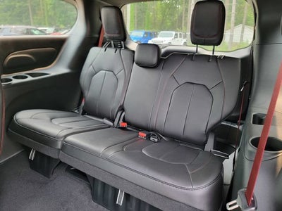 2027 Chrysler Pacifica PACIFICA SELECT AWD