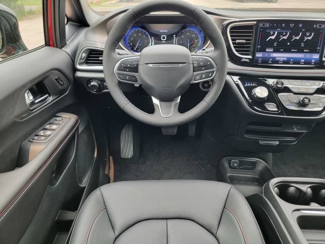2027 Chrysler Pacifica PACIFICA SELECT AWD
