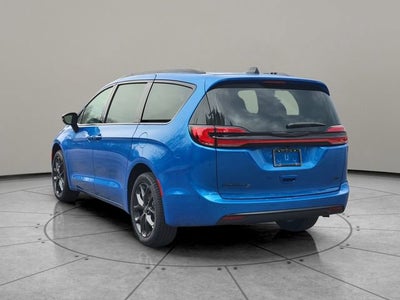 2026 Chrysler Pacifica PACIFICA SELECT AWD