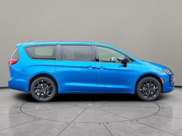 2027 Chrysler Pacifica PACIFICA SELECT AWD