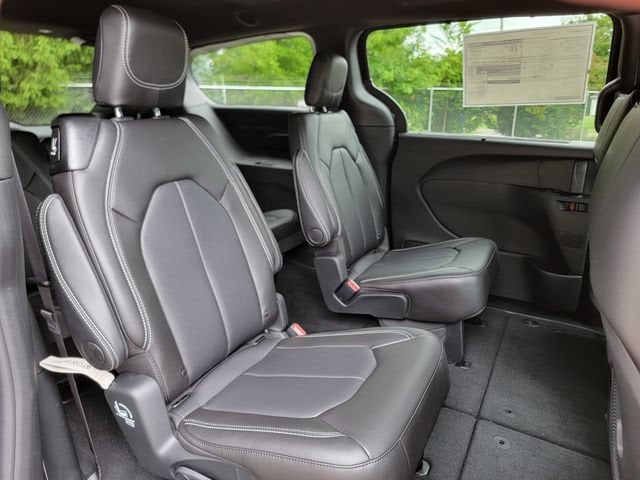2027 Chrysler Pacifica PACIFICA SELECT AWD