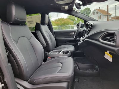 2027 Chrysler Pacifica PACIFICA SELECT AWD