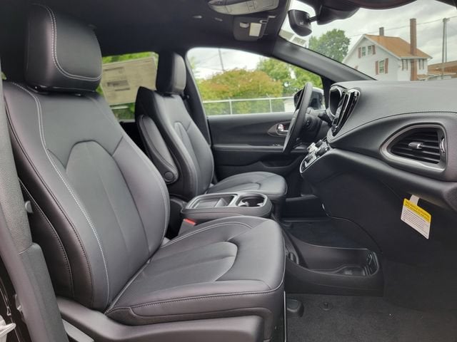 2027 Chrysler Pacifica PACIFICA SELECT AWD