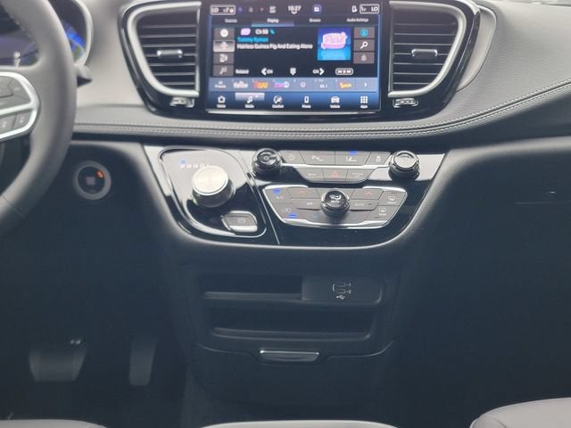2027 Chrysler Pacifica PACIFICA SELECT AWD