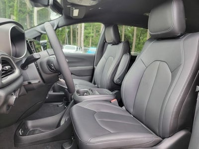 2027 Chrysler Pacifica PACIFICA SELECT AWD