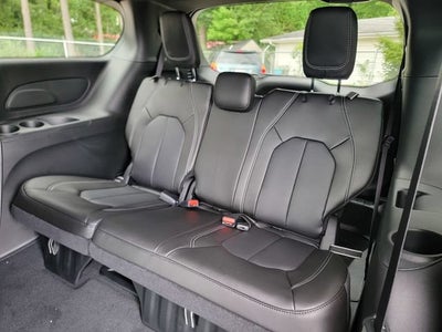 2027 Chrysler Pacifica PACIFICA SELECT AWD