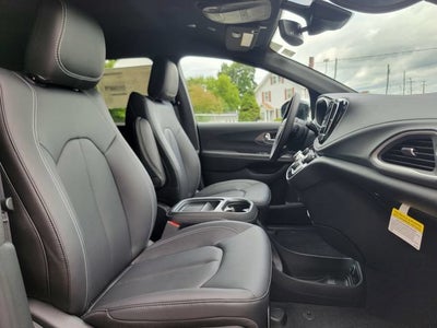 2027 Chrysler Pacifica PACIFICA SELECT AWD