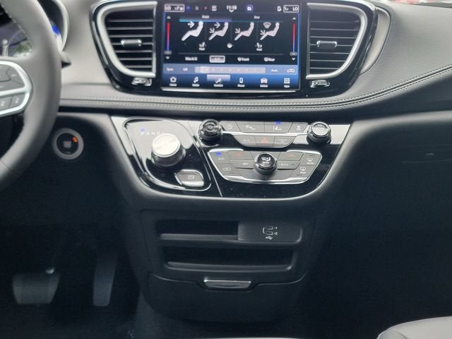 2027 Chrysler Pacifica PACIFICA SELECT AWD