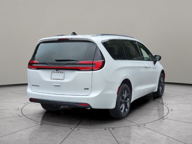 2027 Chrysler Pacifica PACIFICA SELECT AWD