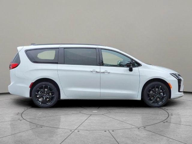 2027 Chrysler Pacifica PACIFICA SELECT AWD