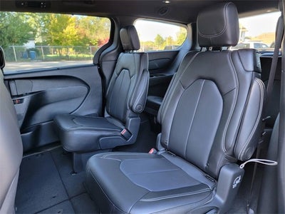 2026 Chrysler Pacifica PACIFICA SELECT AWD