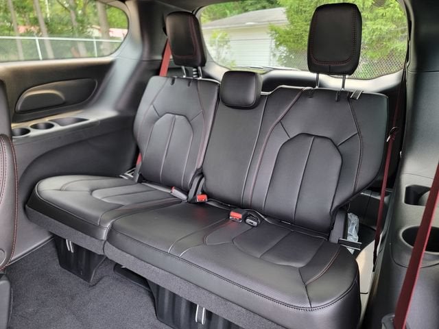 2027 Chrysler Pacifica PACIFICA SELECT AWD