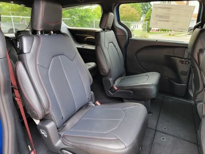 2027 Chrysler Pacifica PACIFICA SELECT AWD
