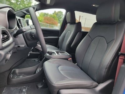 2027 Chrysler Pacifica PACIFICA SELECT AWD