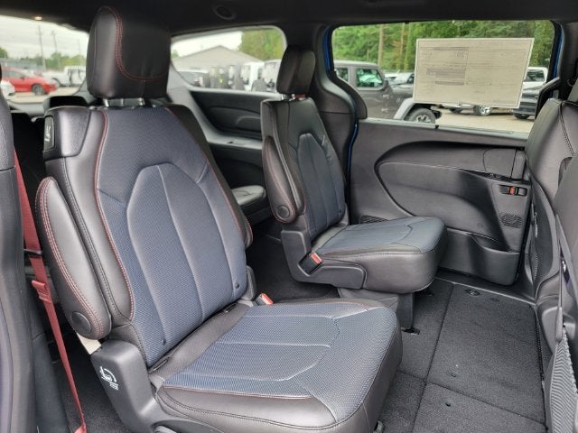 2027 Chrysler Pacifica PACIFICA SELECT AWD