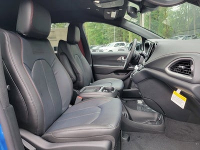 2027 Chrysler Pacifica PACIFICA SELECT AWD