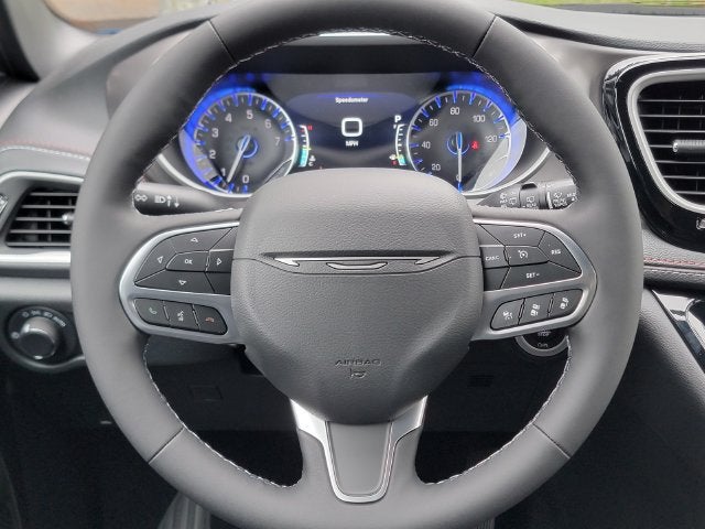 2027 Chrysler Pacifica PACIFICA SELECT AWD